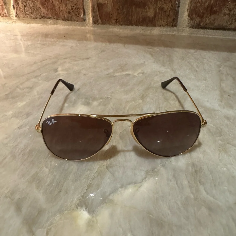 Youth Ray-Ban Gold Frame Aviator Sunglasses with Brown Lenses - Picture 2 of 8